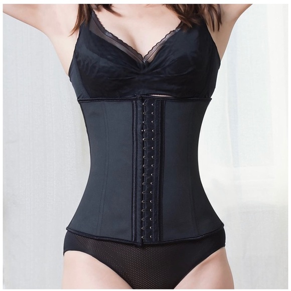 NEW corset XL perfect for your NY resolution - Picture 4 of 5